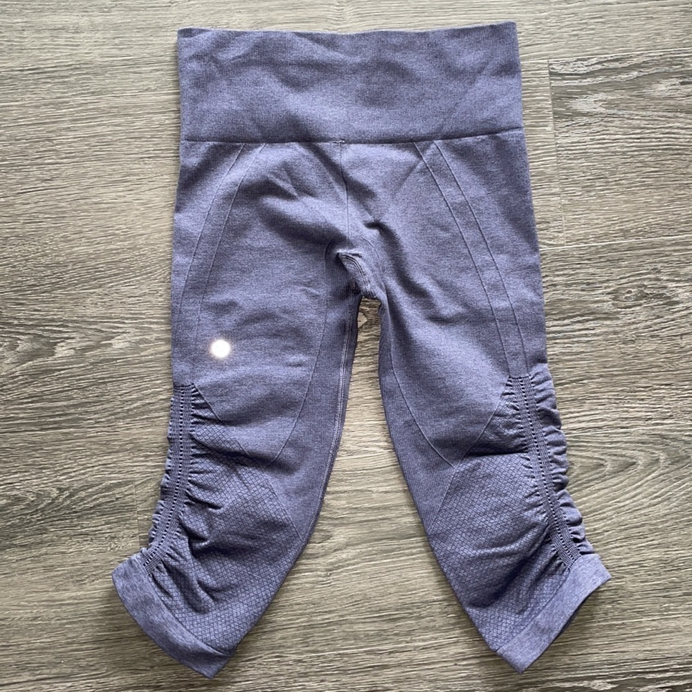 Sz4 Lululemon In The Flow Crop II in heathered deep navy EUC